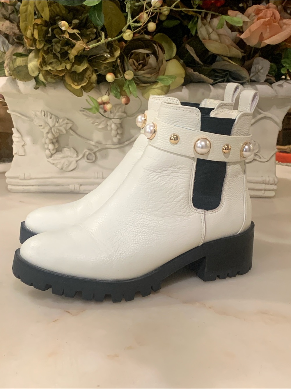 Karl Lagerfeld Paris White Waterproof Boot, Rain Boot Size 8 M